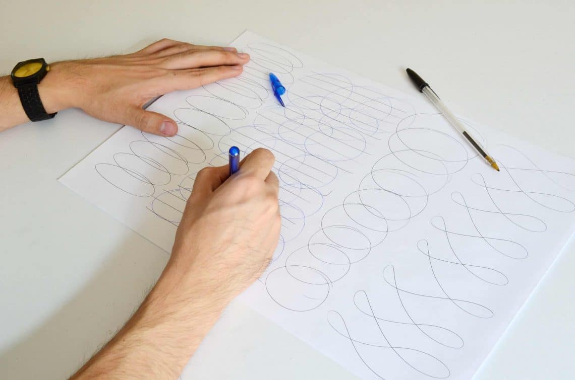How to become ambidextrous in 6 EASY steps - Lettering Daily