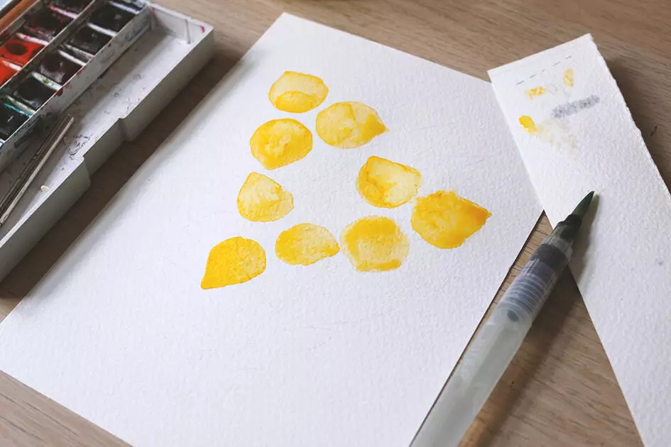 2019-04-06 12.49.05 How to create watercolor flowers - Lettering Daily