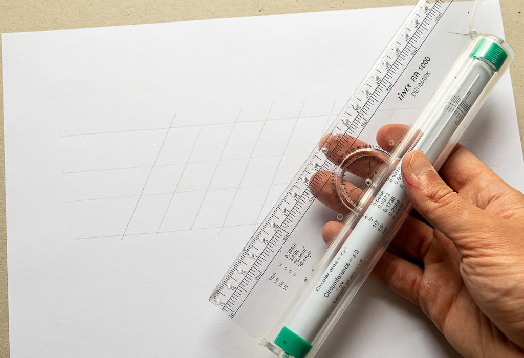 Rolling ruler for calligraphy guidelines